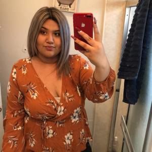 Meet your Posher, Monica